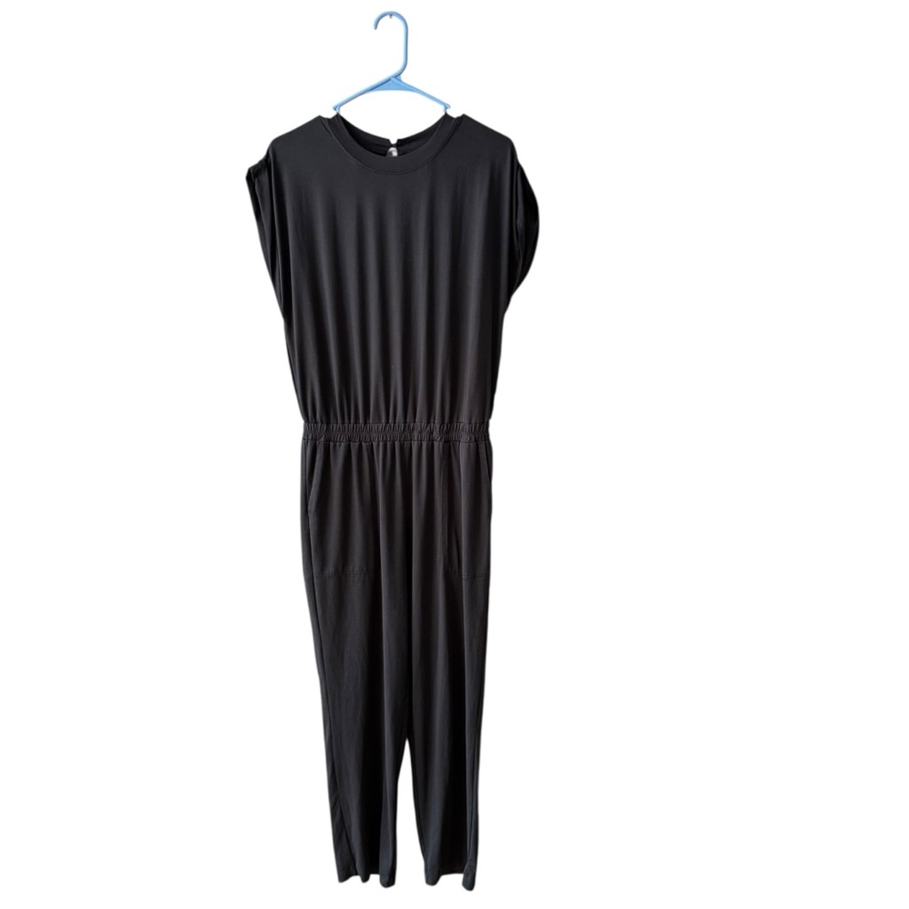 Vuori Short Sleeve Lux Crew Jumpsuit Size M Black Athletic Sporty Athleisure - Picture 3 of 11